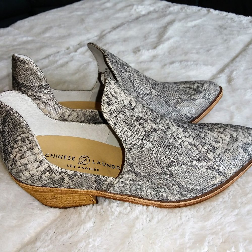Chinese Laundry Gray Snake Print Bootie Size 8